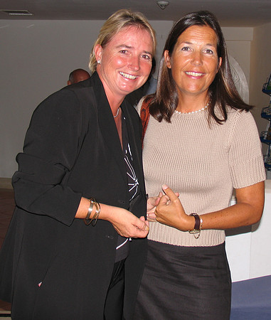 Marijke congratulates the Champion -  Carolein